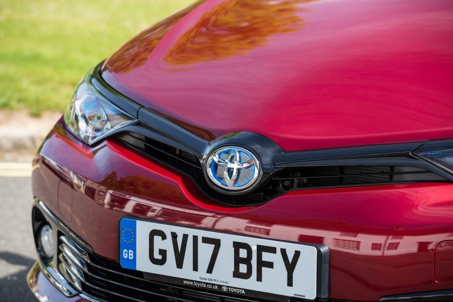 Детали экстерьера Toyota Auris Hybrid GB25 2017 года  (UK) (фото 15 из 46)
